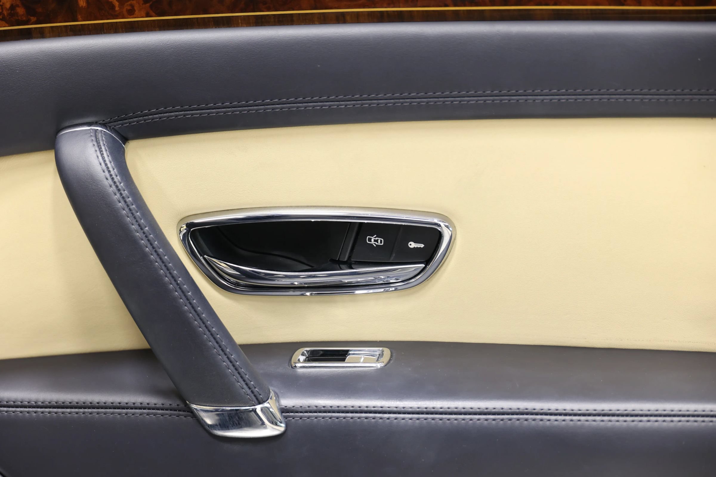 Used 2015 Bentley Flying Spur V8 AWD/4WD image 86