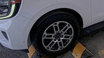 Used 2025 Ford Expedition Active image 7