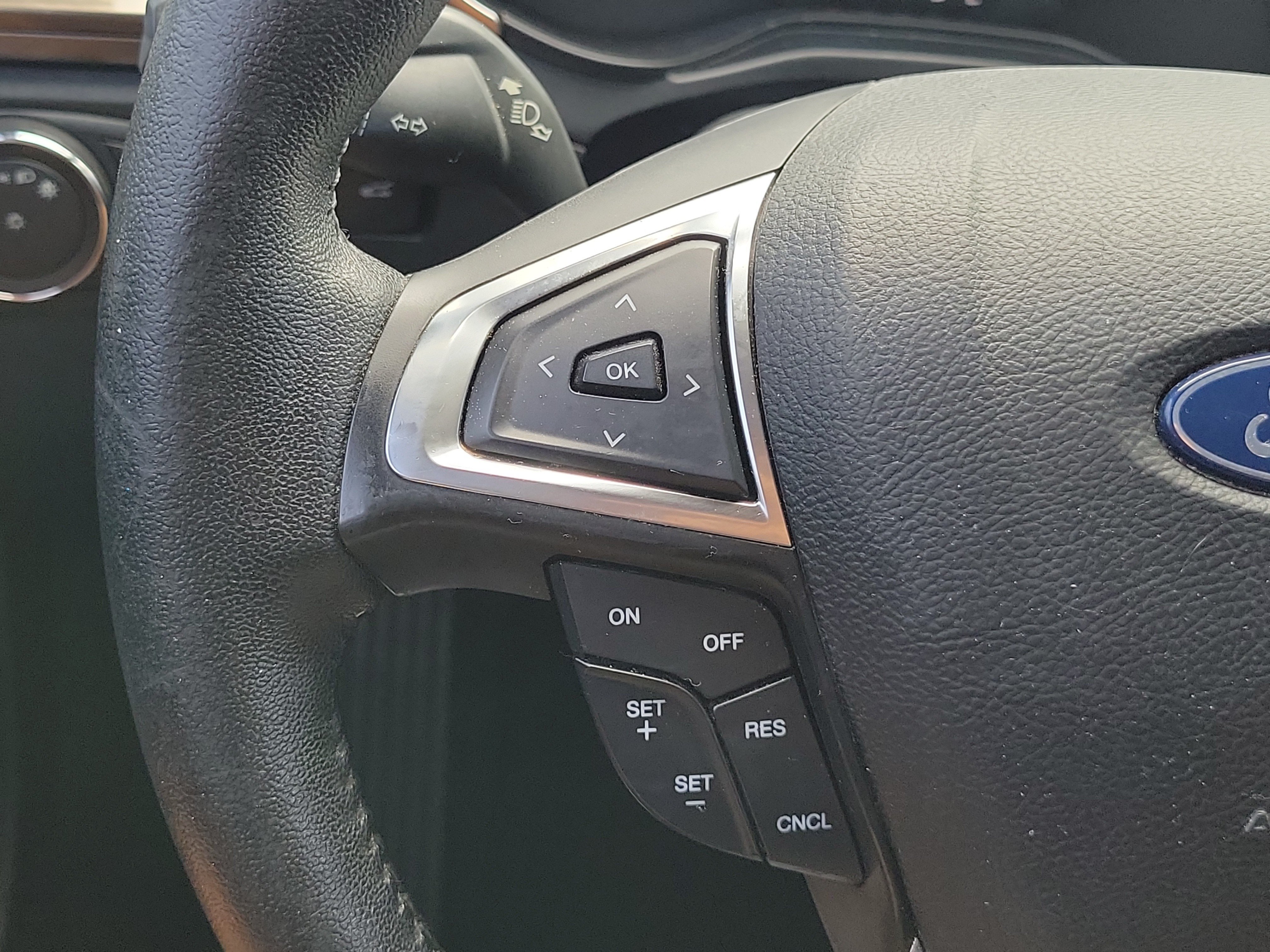 Used 2020 Ford Fusion SEL FWD image 24