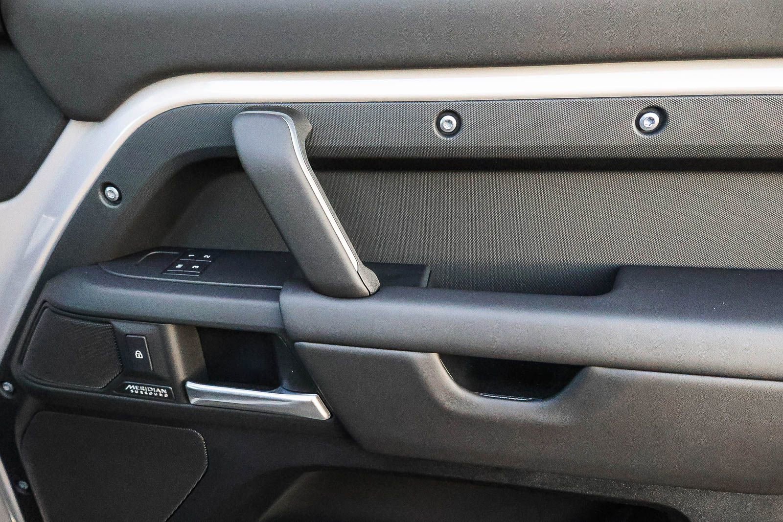 New 2026 Land Rover Defender 130 X-Dynamic SE image 19