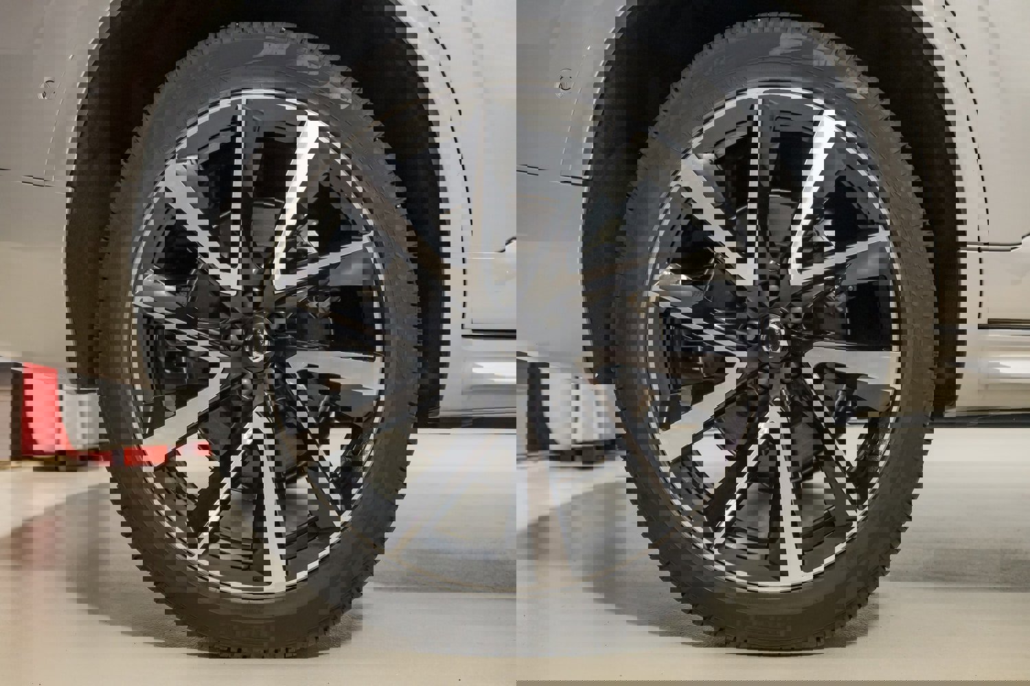 Used 2024 Volvo XC90 B5 Plus image 13