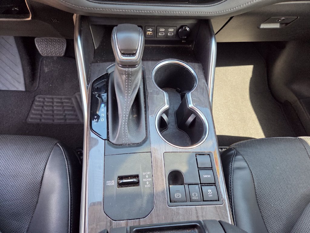 Used 2023 Toyota Highlander Limited FWD image 30