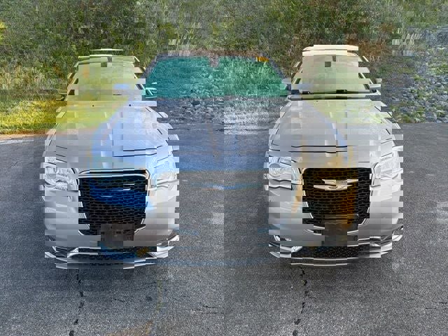 Used 2018 Chrysler 300 Touring L AWD/4WD image 20