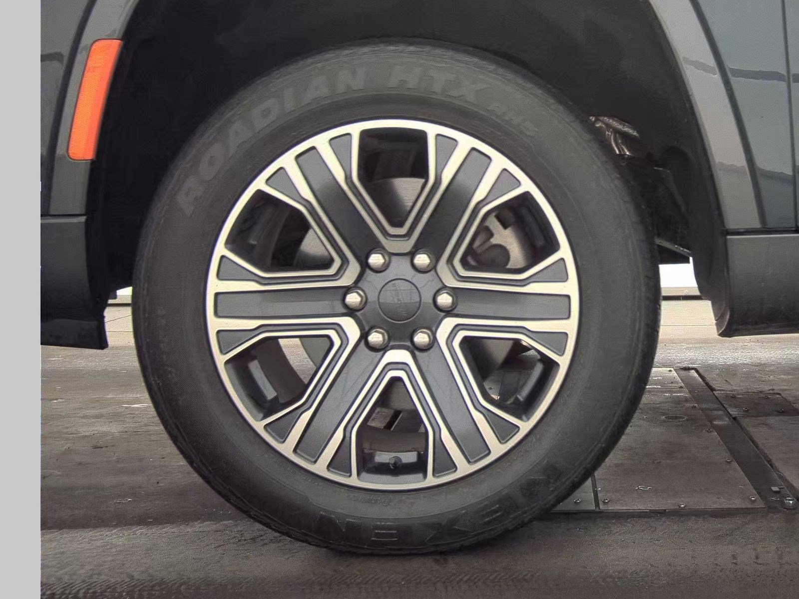 Used 2022 Jeep Wagoneer Series III w/ Flexible Seating Group image 10