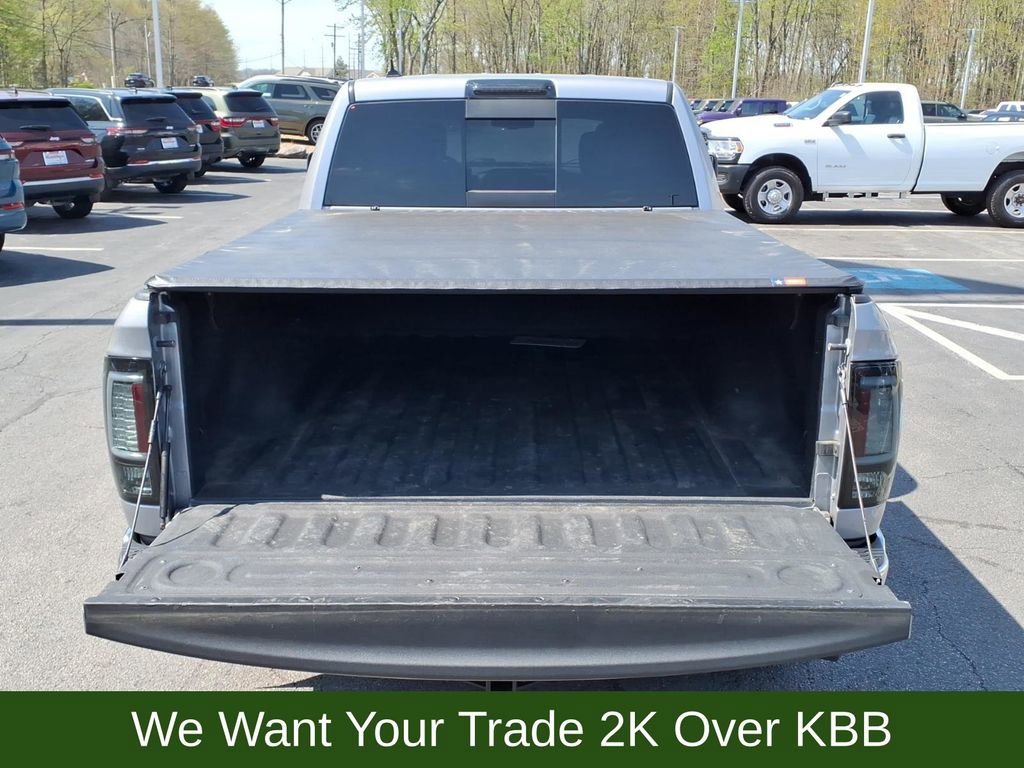 Used 2020 RAM 1500 Classic SLT w/ Luxury Group RWD image 9