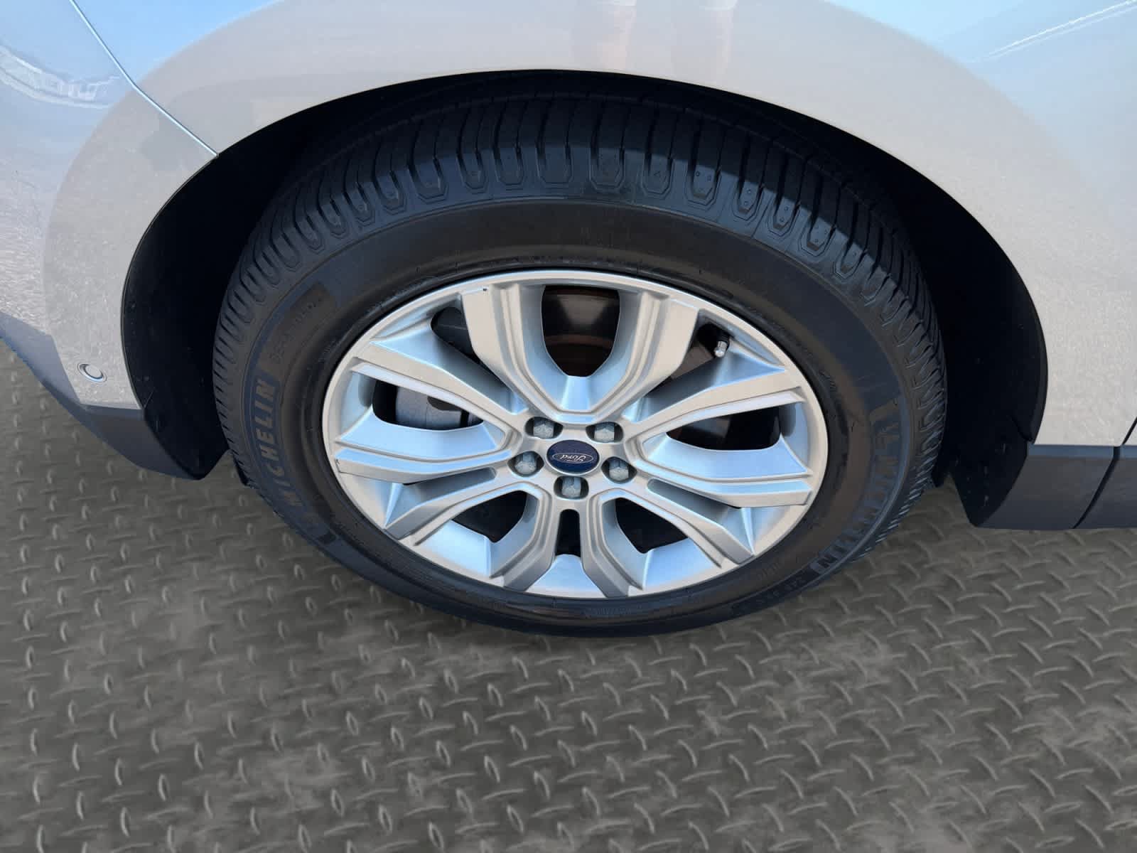Used 2021 Ford Edge Titanium w/ Equipment Group 301A AWD/4WD image 9