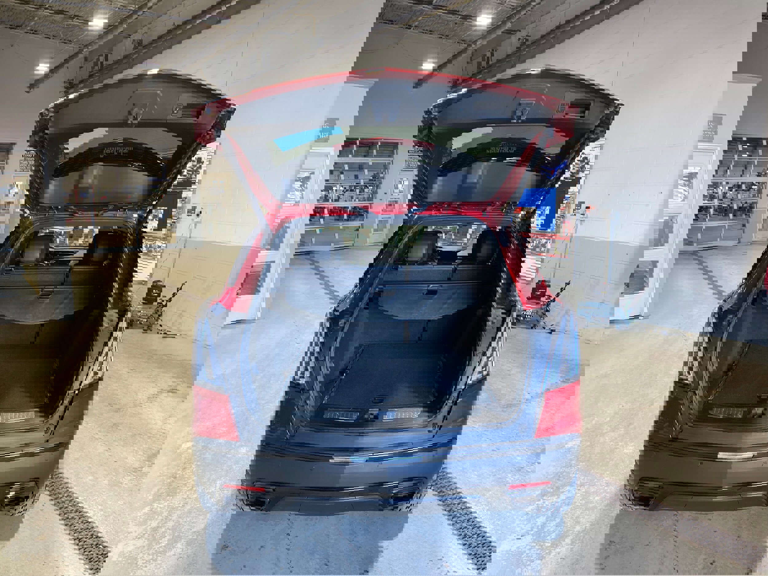 Used 2021 Cadillac XT5 Sportv w/ LPO, ONYX Package AWD/4WD image 13