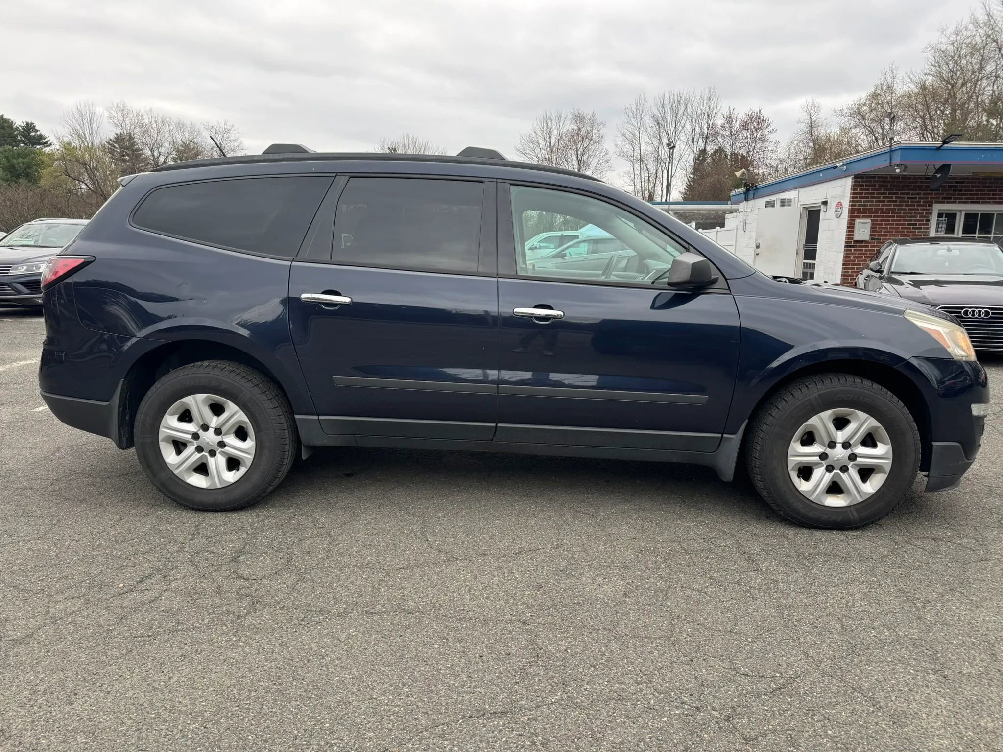 Used 2015 Chevrolet Traverse LS AWD/4WD image 2