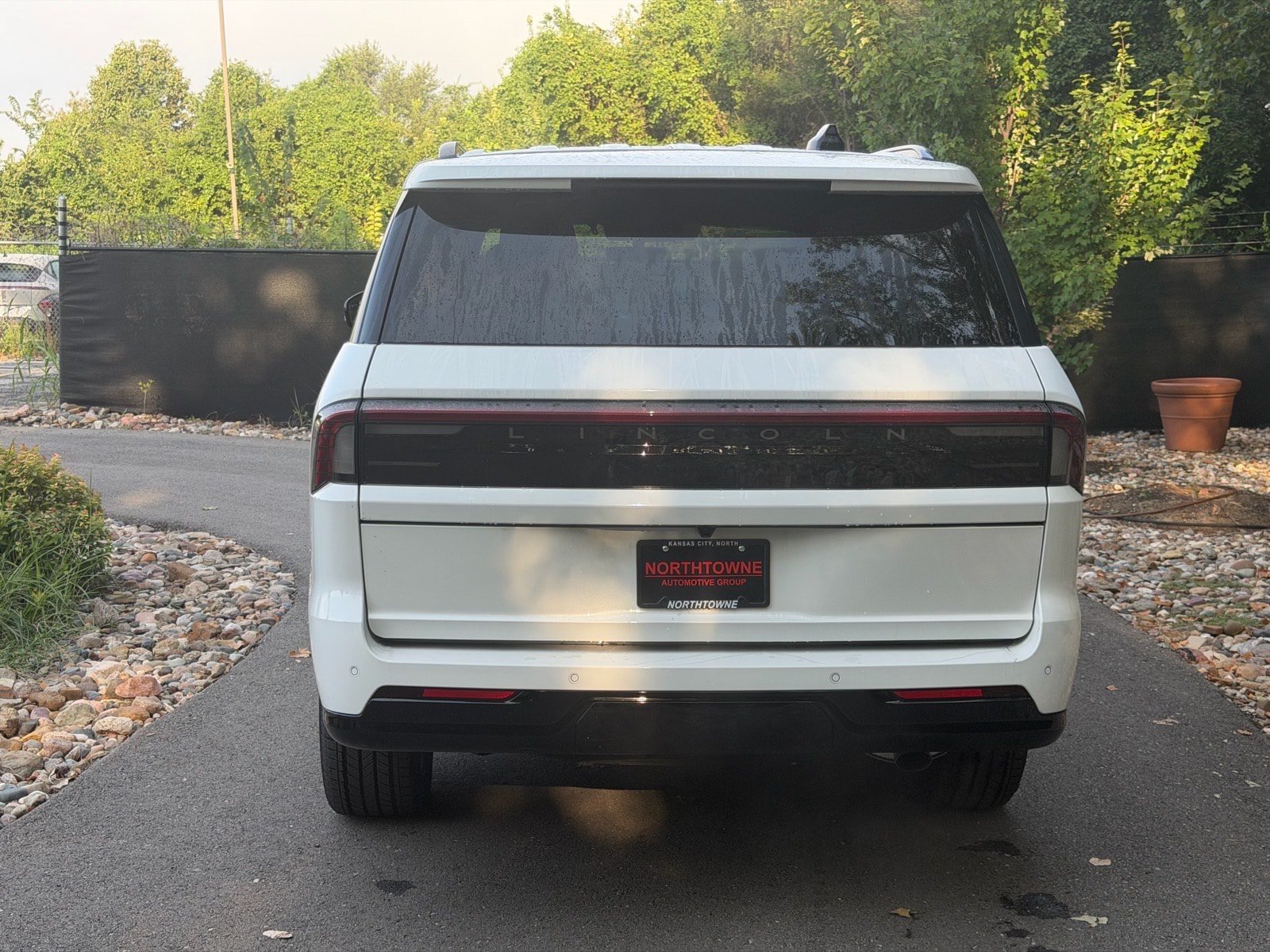 New 2027 Lincoln Navigator Reserve w/ Jet Appearance Package AWD/4WD image 4