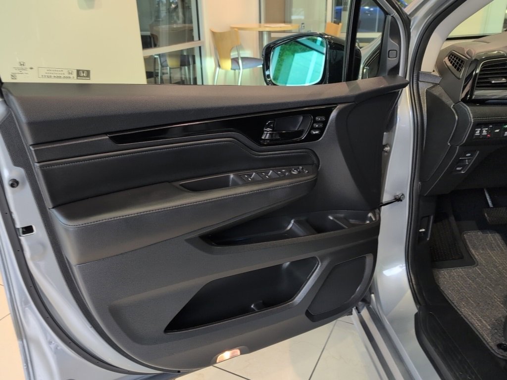 Used 2025 Honda Odyssey Elite image 8