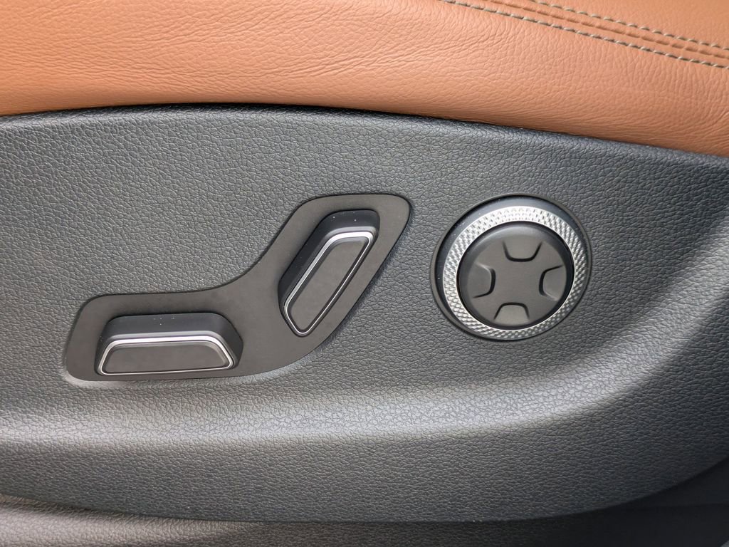 Used 2026 Genesis GV70 2.5T Advanced image 22