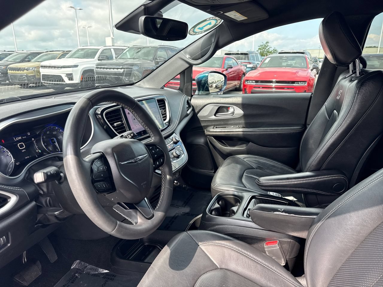 Used 2022 Chrysler Pacifica Touring-L w/ S Appearance Package FWD image 12