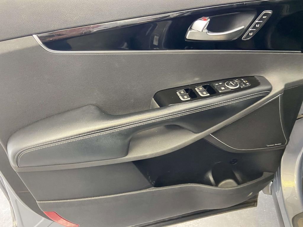 Used 2020 Kia Sorento SX image 18