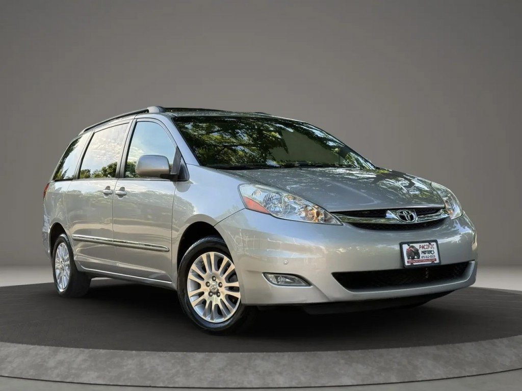 Used 2008 Toyota Sienna XLE AWD/4WD image 3