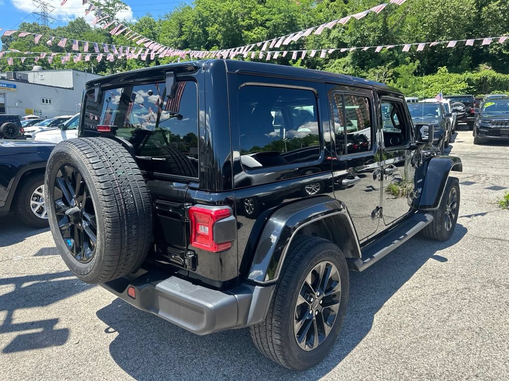Used 2022 Jeep Wrangler Unlimited Sahara w/ Cold Weather Group AWD/4WD image 5