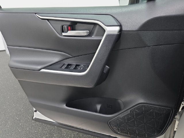 Certified 2025 Toyota RAV4 XLE AWD/4WD image 22