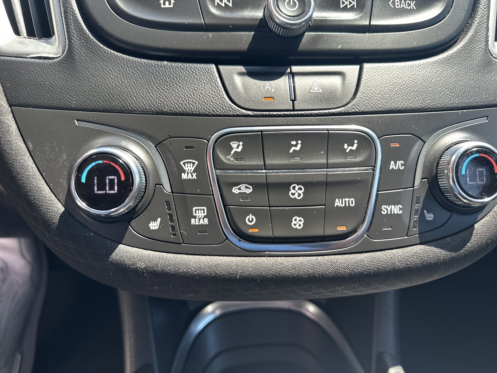 Used 2023 Chevrolet Malibu LT FWD image 16