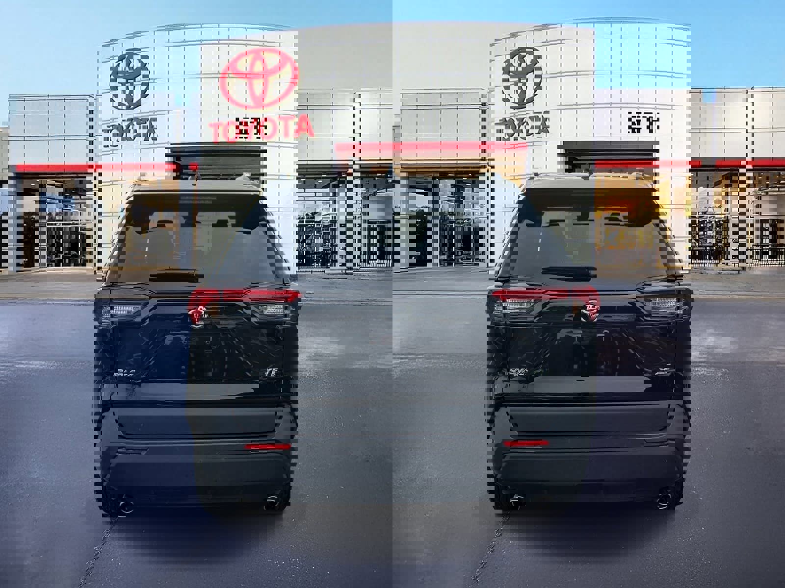 Used 2023 Toyota RAV4 XLE Premium image 6