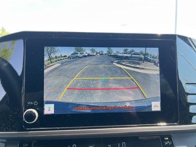 Used 2025 Toyota Camry SE FWD image 19