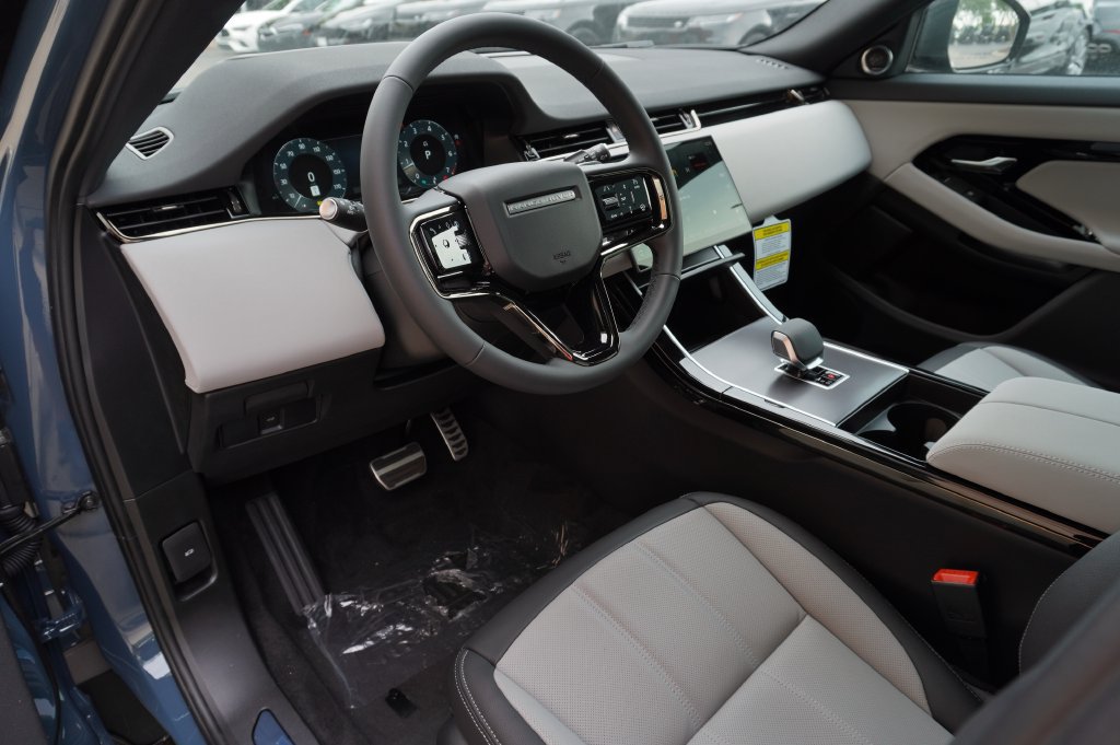New 2026 Land Rover Range Rover Evoque Hoxton AWD/4WD image 12