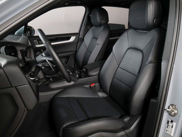 Certified 2026 Porsche Cayenne AWD/4WD image 5
