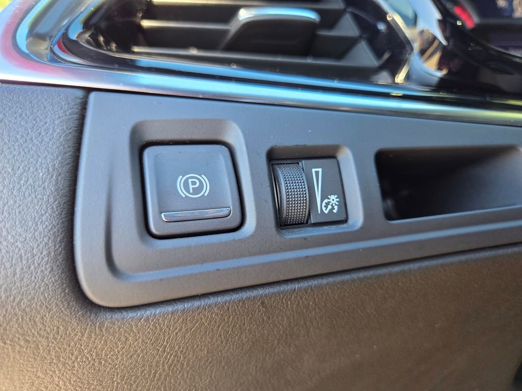 Used 2022 Cadillac XT6 Luxury w/ LPO, Floor Liner Package FWD image 28