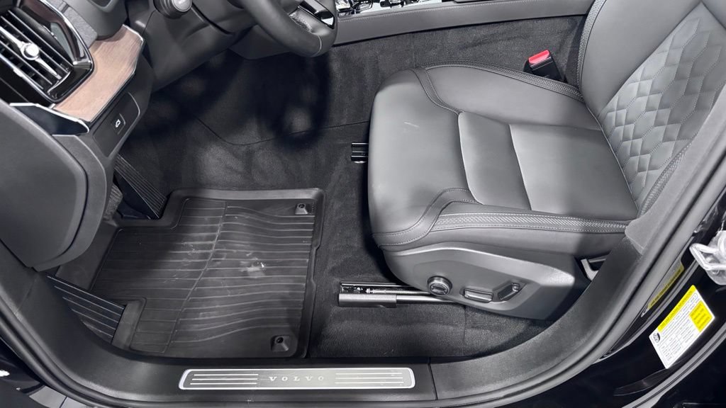 Certified 2026 Volvo XC90 B6 Plus AWD/4WD image 11