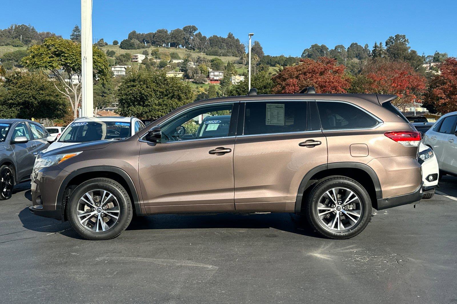 Used 2018 Toyota Highlander LE w/ Carpet Mat Package (TMS) image 6