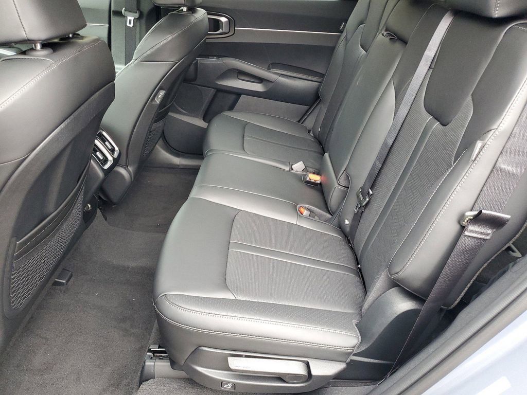 Used 2025 Kia Sorento S w/ Panoramic Sunroof Package FWD image 21