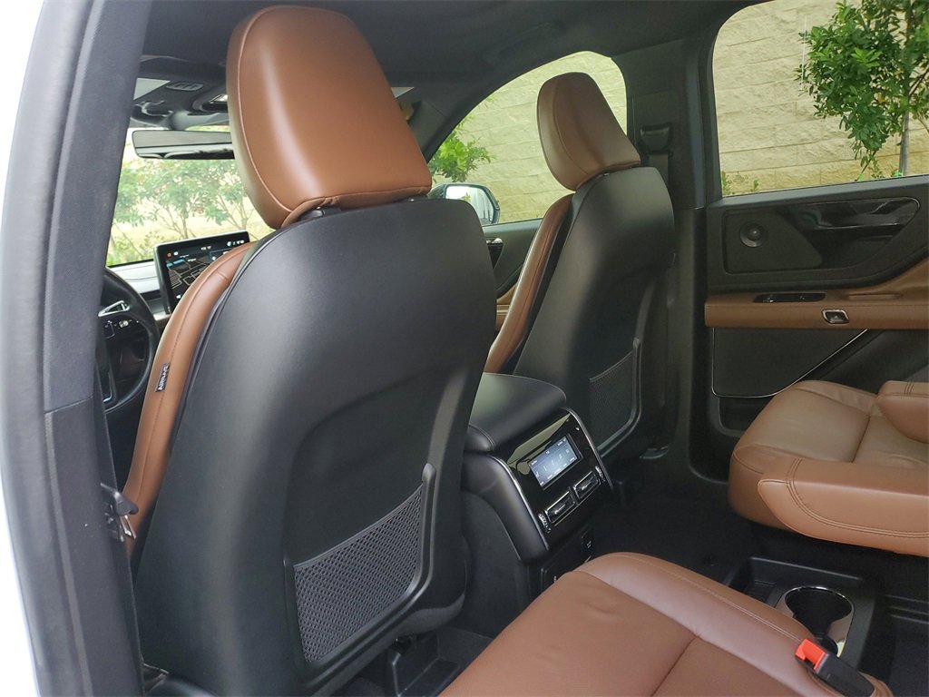 Certified 2023 Lincoln Aviator Reserve w/ Equipment Group 201A image 10