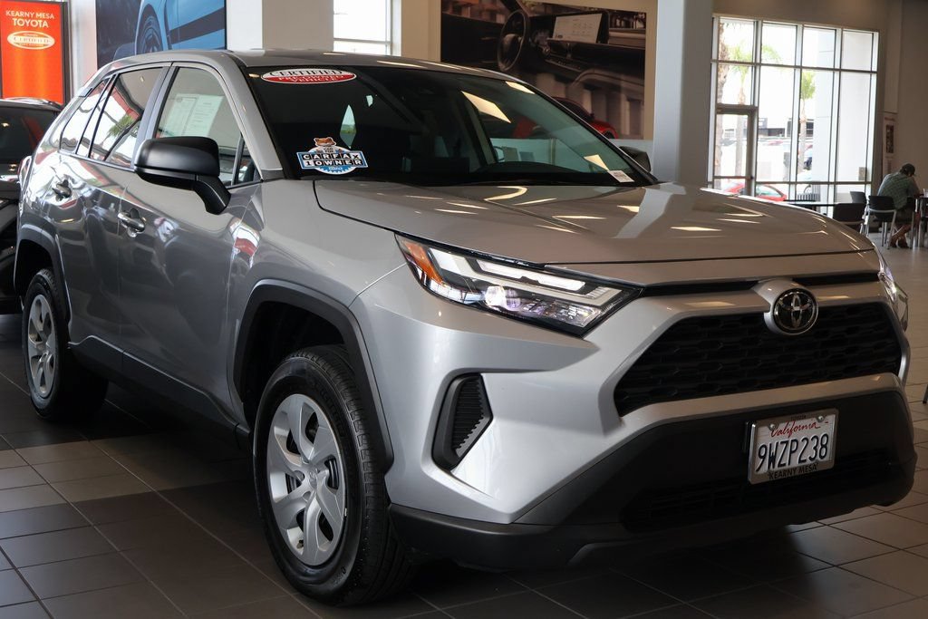 Used 2025 Toyota RAV4 LE AWD/4WD image 2
