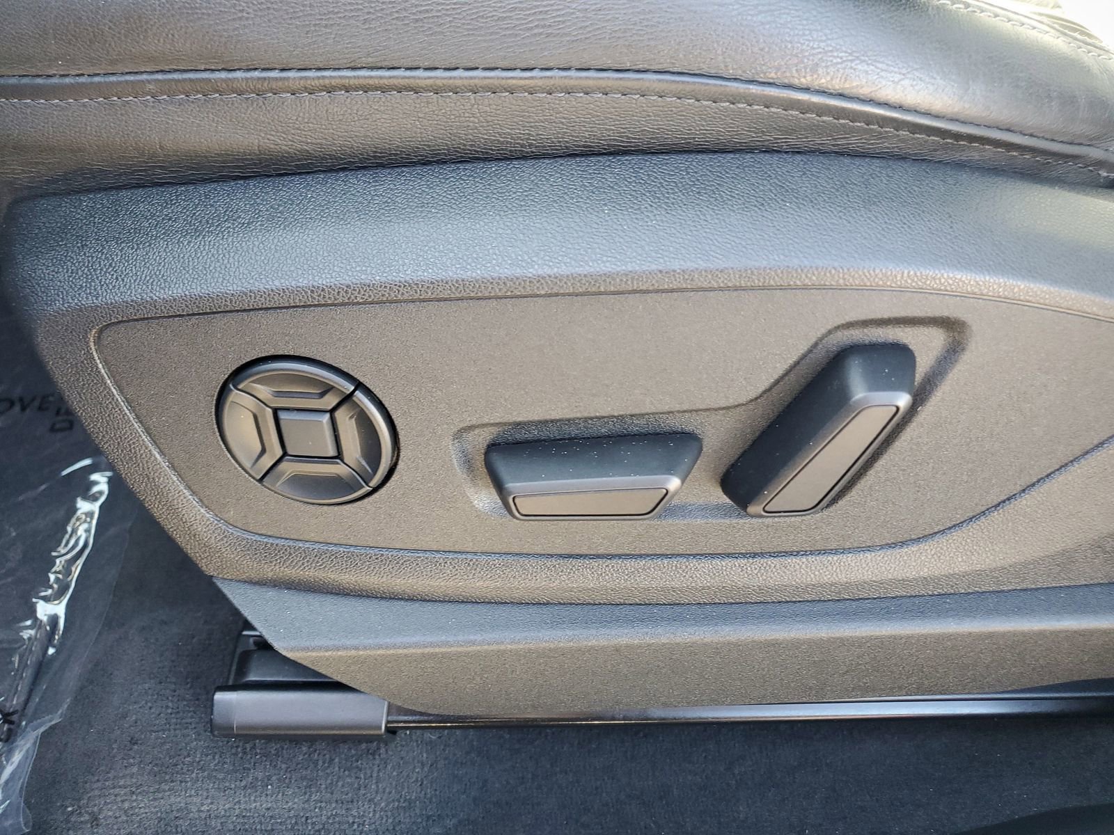 Used 2023 Audi e-tron Premium w/ Convenience Plus Package image 23