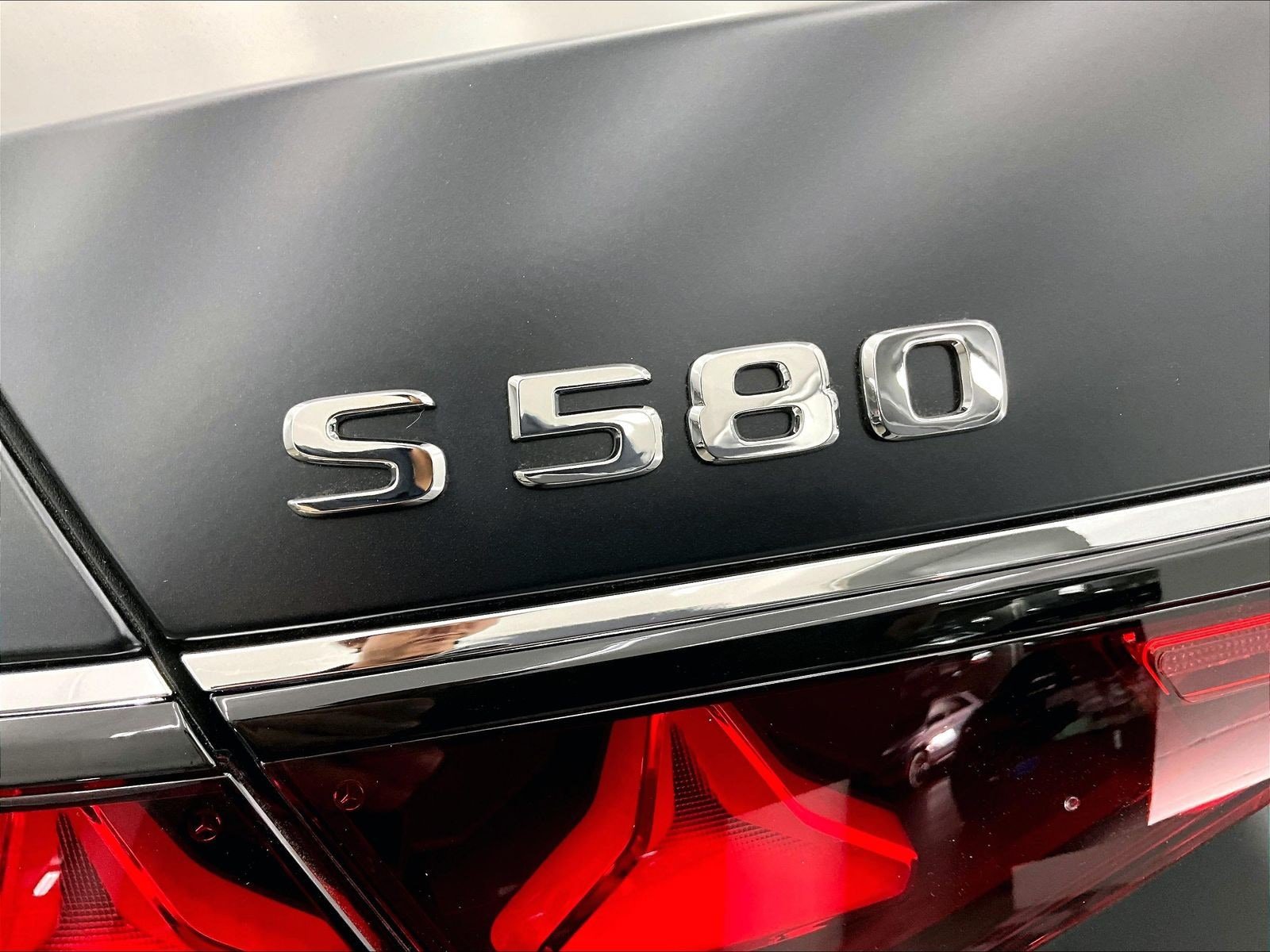New 2027 Mercedes-Benz S 580 4MATIC Sedan image 13