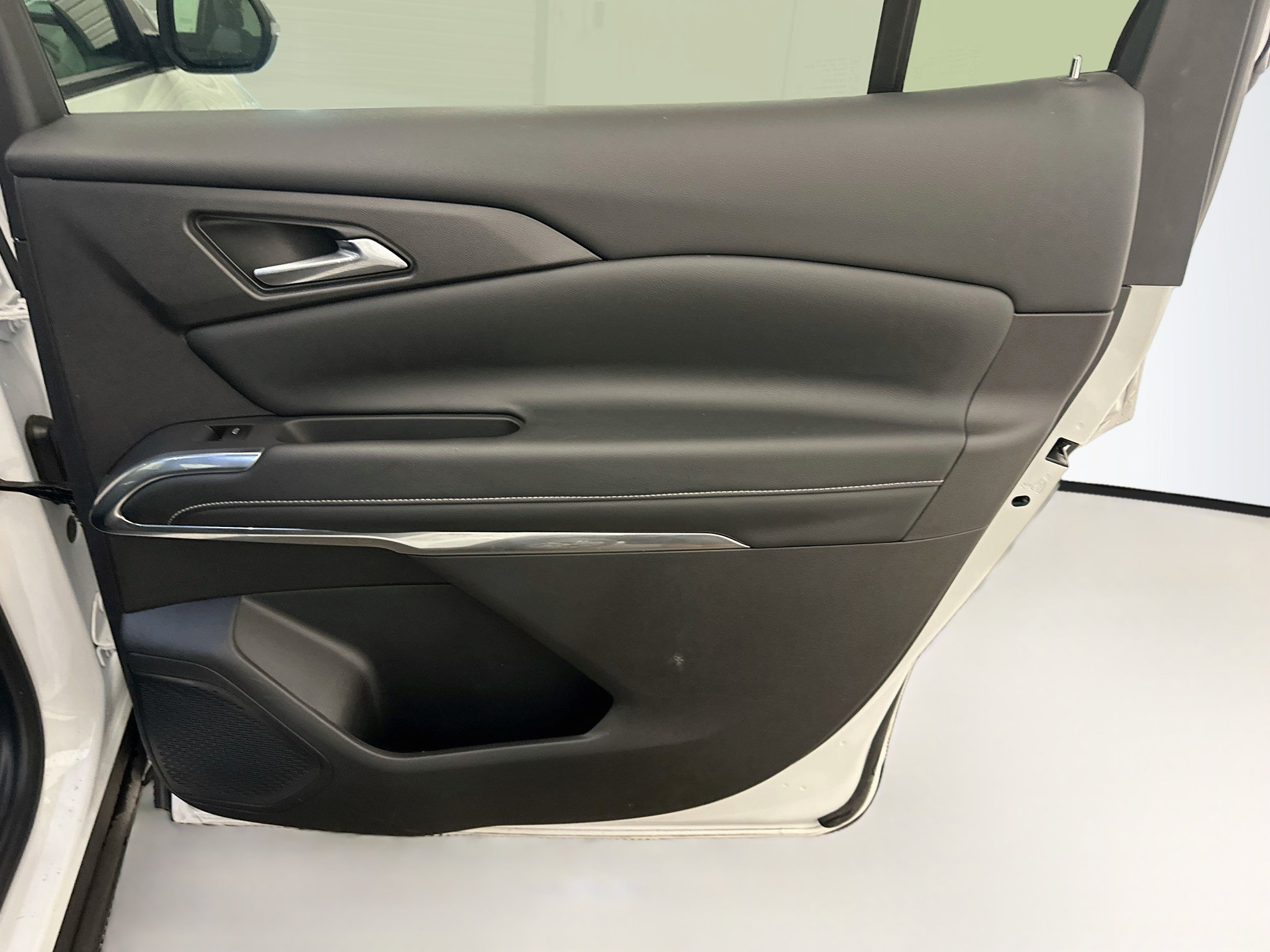 Used 2025 Chevrolet Traverse LT AWD/4WD image 33