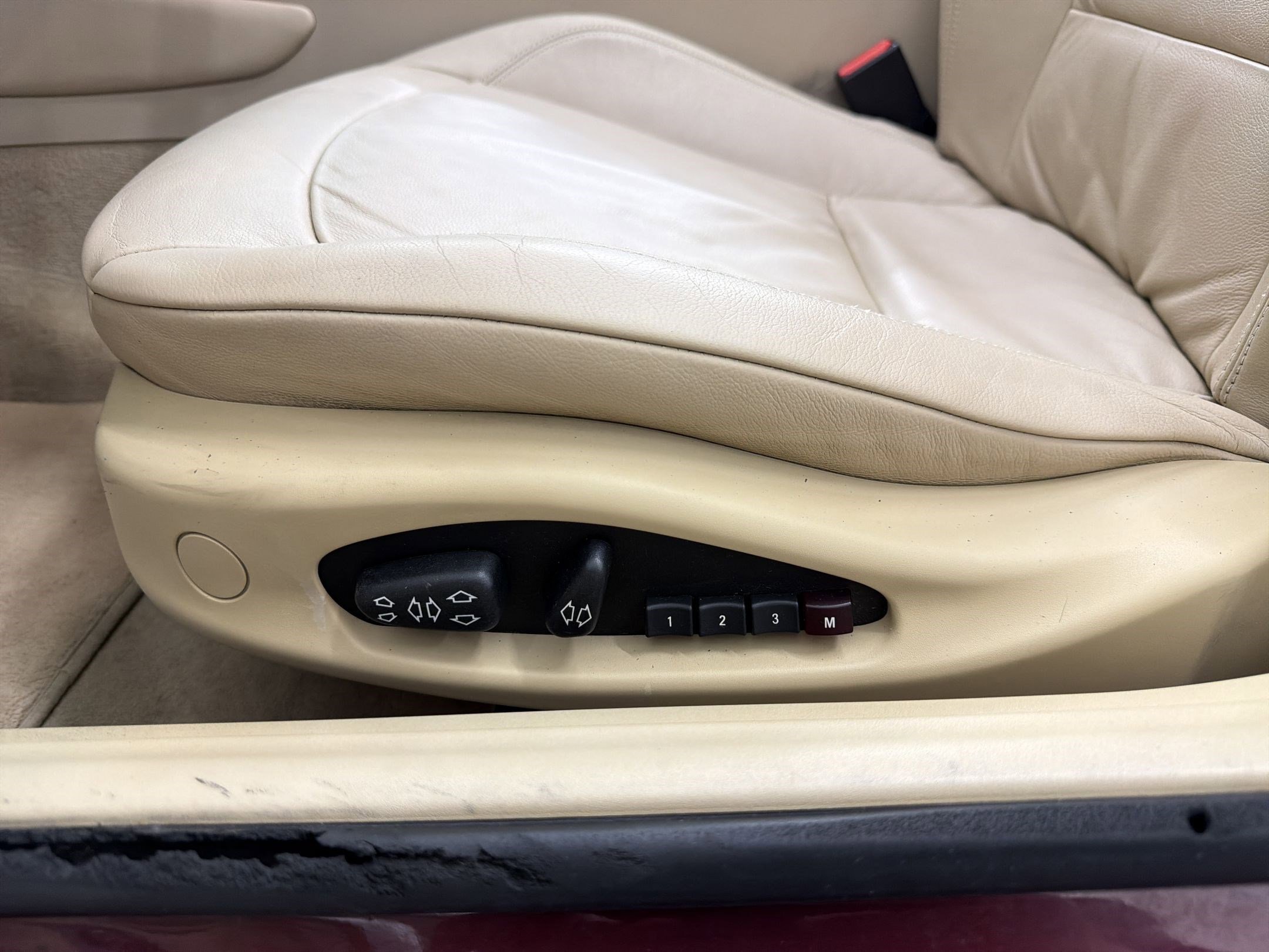 Used 2004 BMW Z4 2.5i image 12