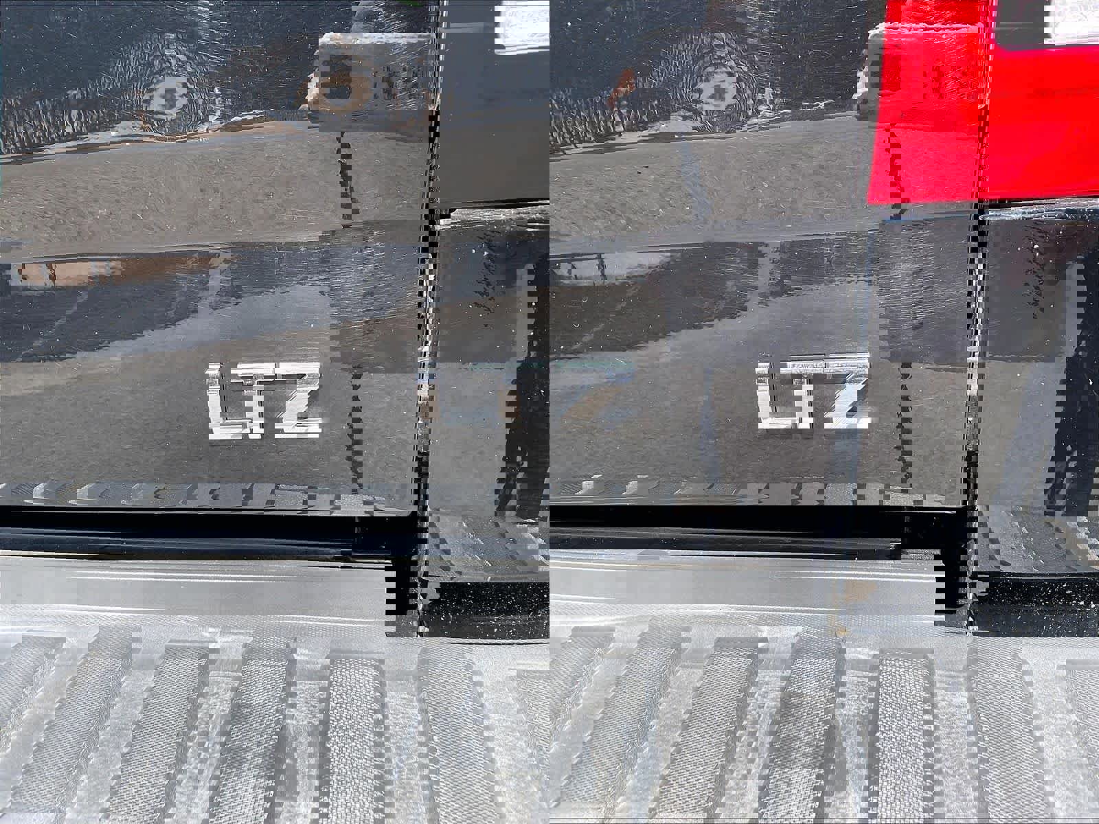 Used 2018 Chevrolet Silverado 1500 LTZ Z71 w/ LTZ Plus Package AWD/4WD image 28