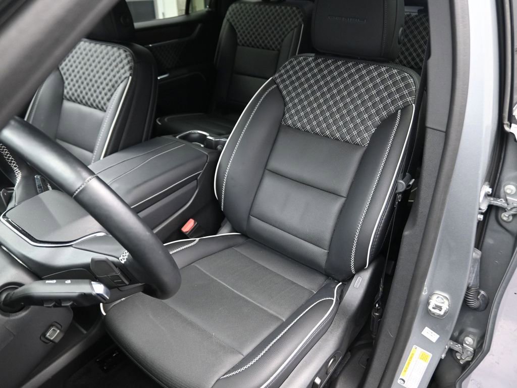 Used 2024 GMC Acadia Denali image 10
