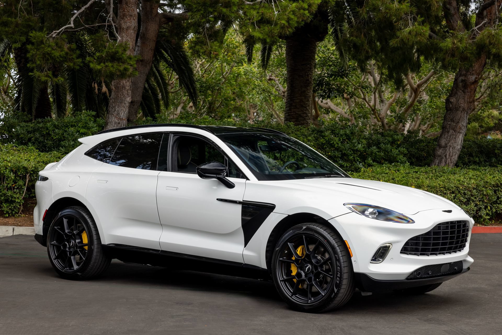 Used 2021 Aston Martin DBX AWD/4WD image 1