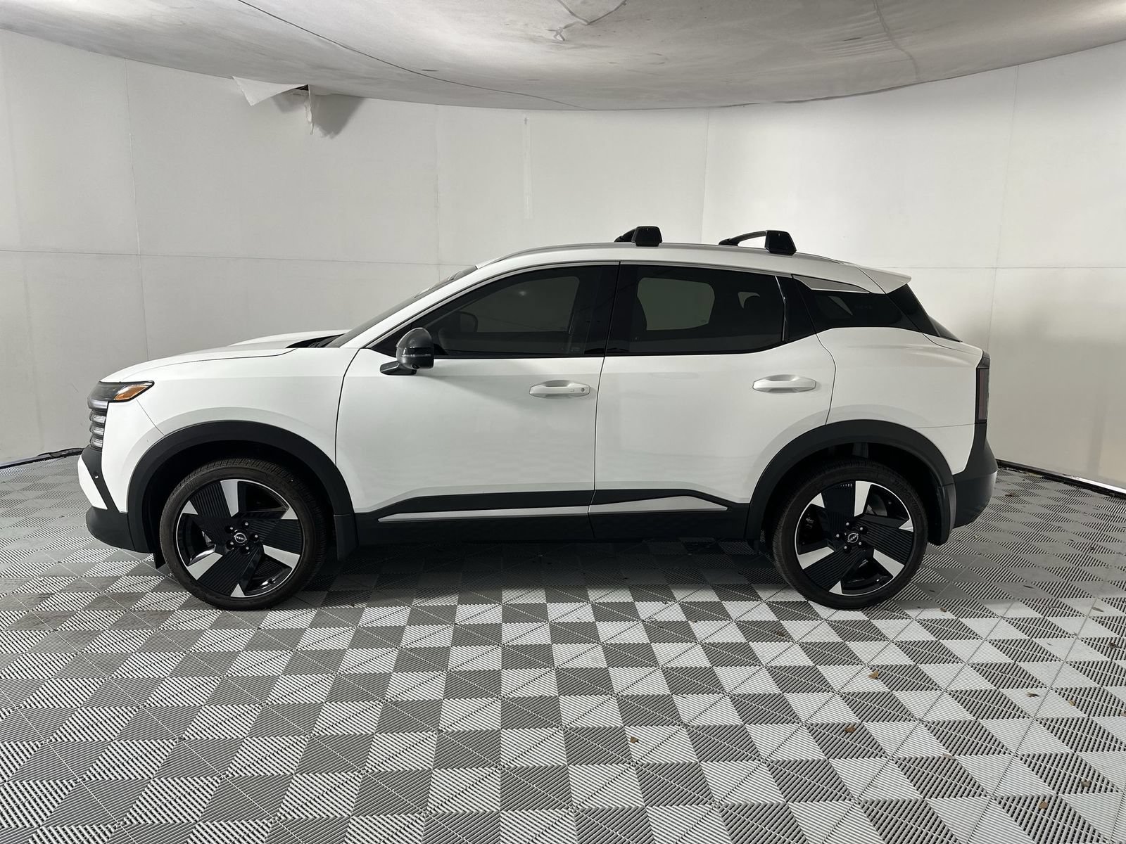Certified 2026 Nissan Kicks SR w/ SR Premium Package FWD image 5
