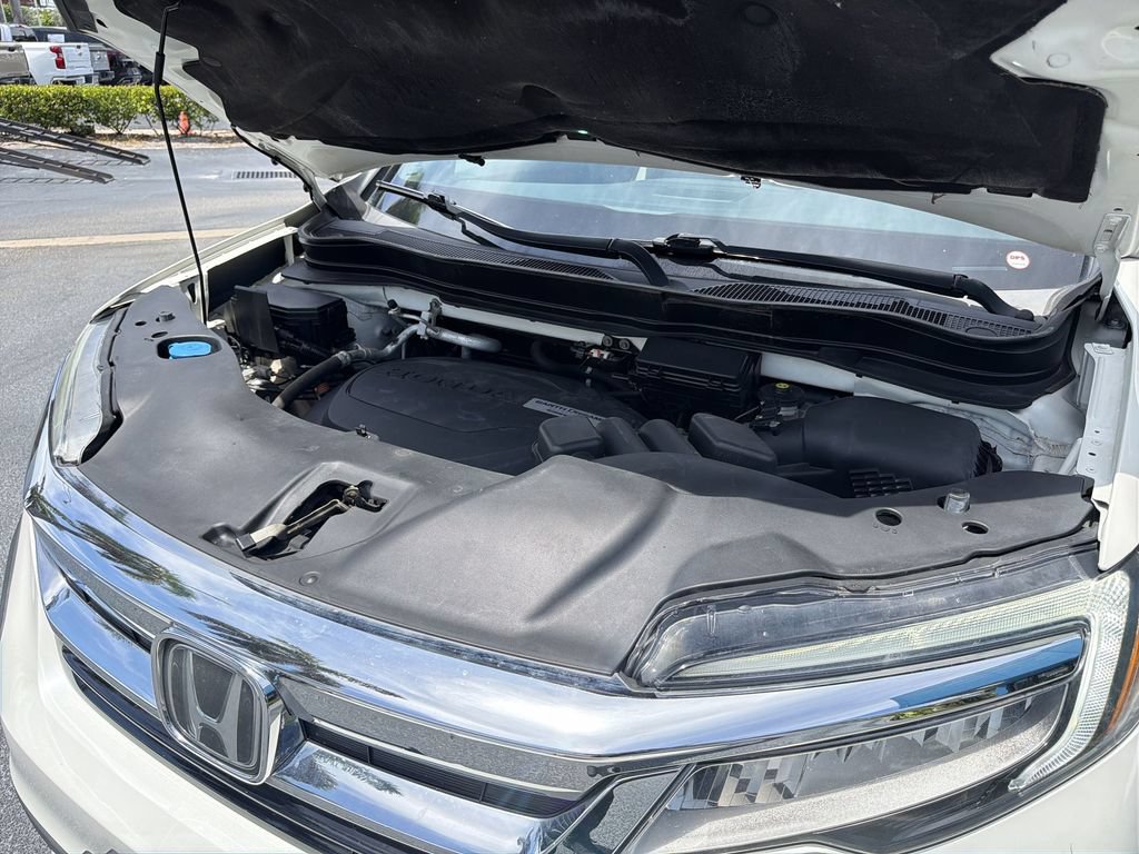 Certified 2019 Honda Pilot Touring image 27