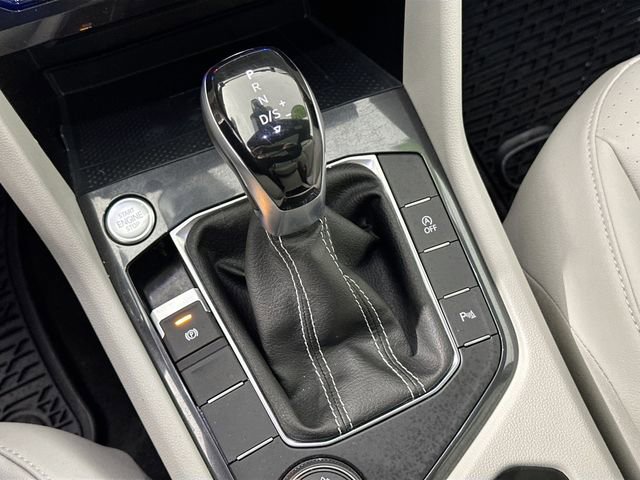 Used 2022 Volkswagen Tiguan SE R-Line image 12