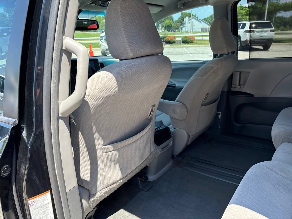 Used 2017 Toyota Sienna LE FWD image 45