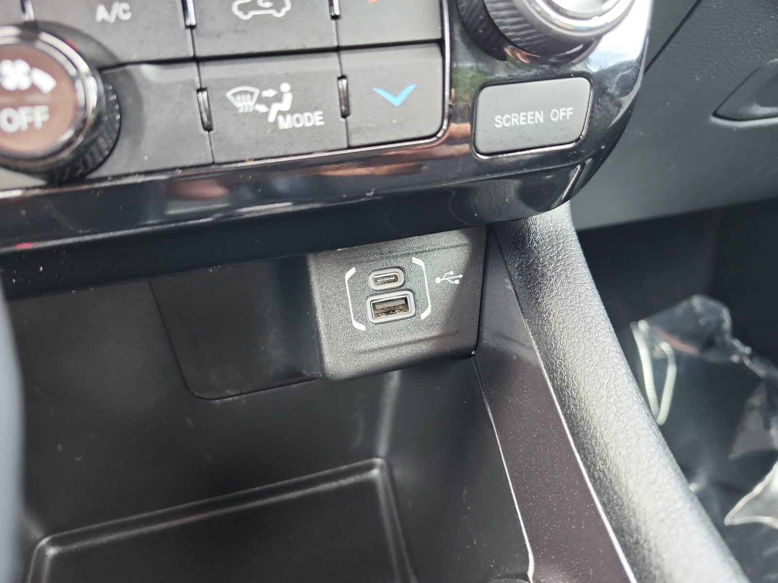 Used 2022 Jeep Compass Latitude w/ Sun and Sound Group AWD/4WD image 22