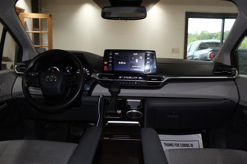 Used 2023 Toyota Sienna LE w/ LE Plus Package FWD image 15