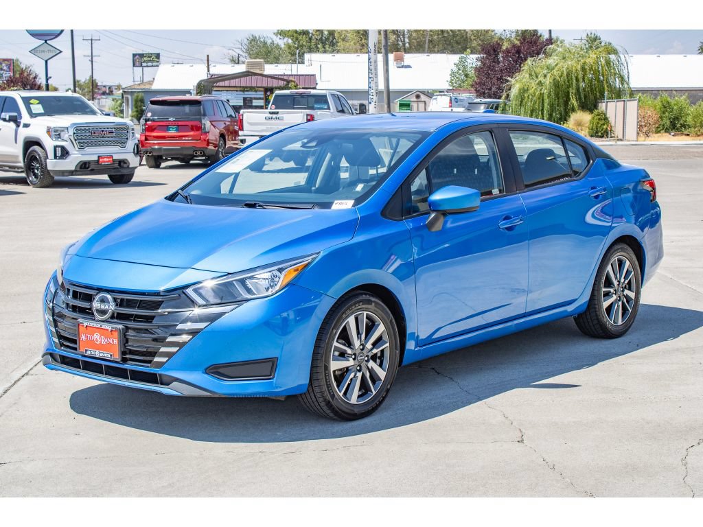 Used 2023 Nissan Versa SV FWD image 4