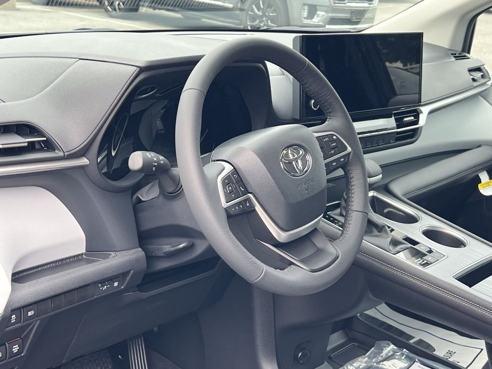 Used 2026 Toyota Sienna XLE AWD/4WD image 11