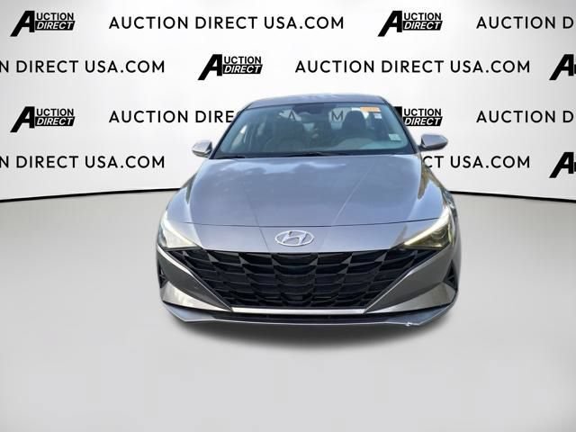 Used 2022 Hyundai Elantra SEL w/ Convenience Package FWD image 2