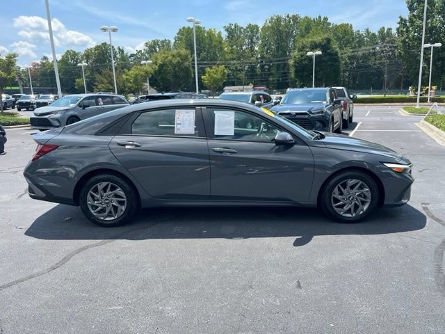 Used 2024 Hyundai Elantra SEL FWD image 5