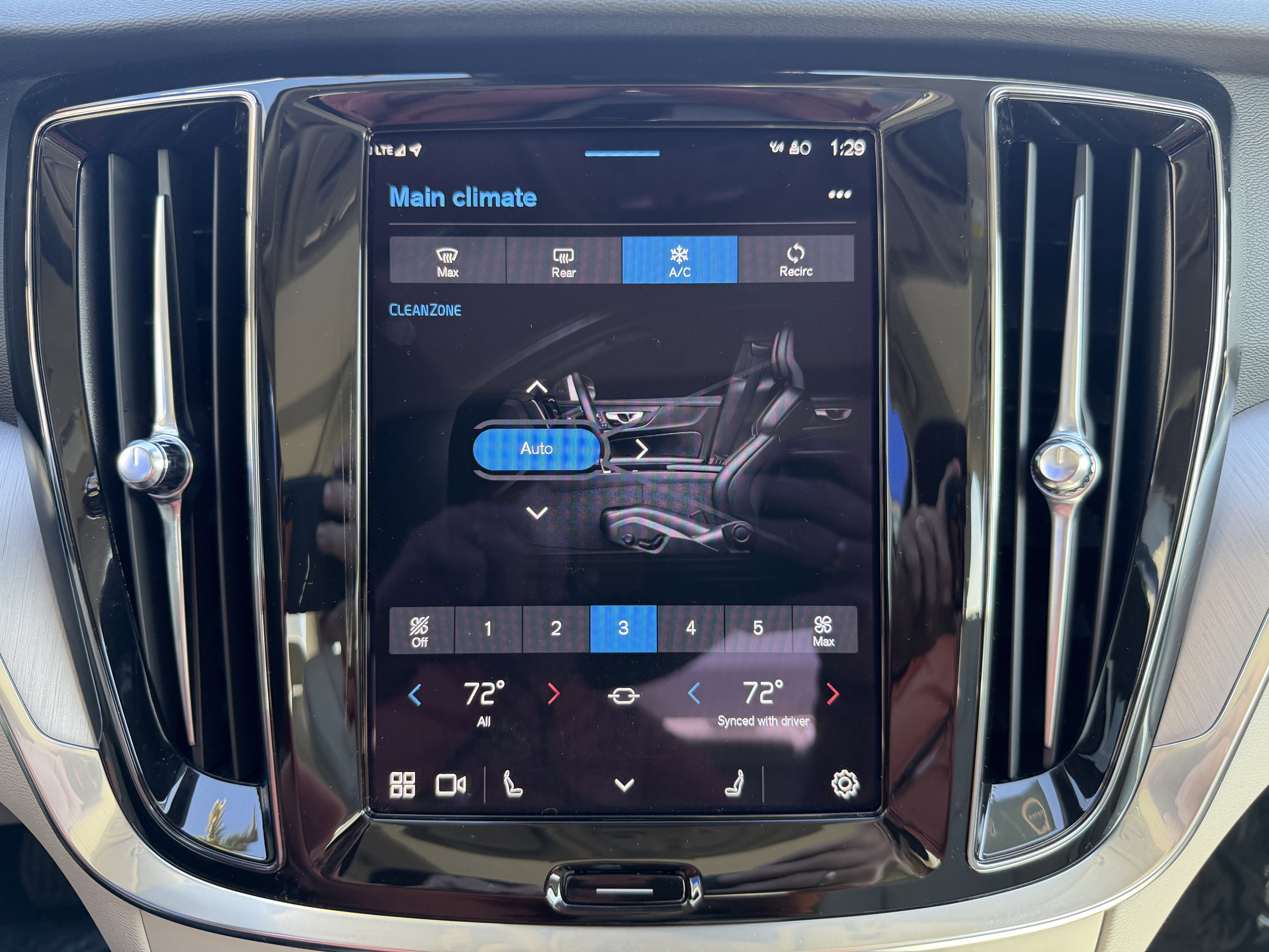 Certified 2025 Volvo S60 B5 Core image 22