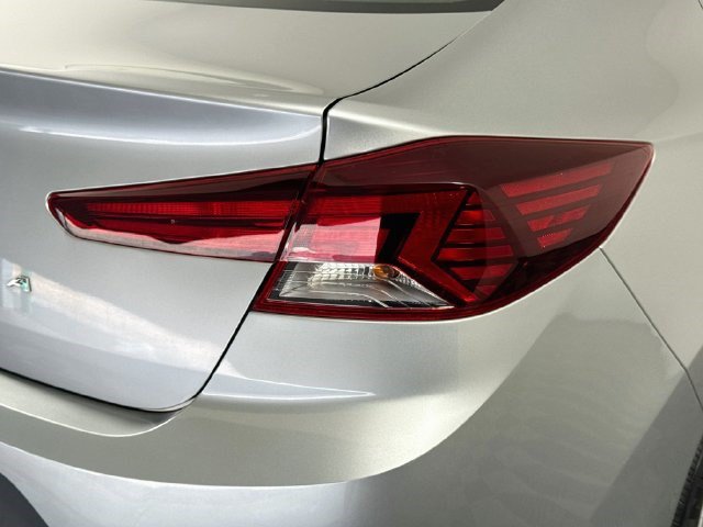 Used 2020 Hyundai Elantra SE FWD image 32